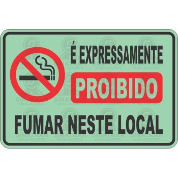É expressamente proibido fumar neste local